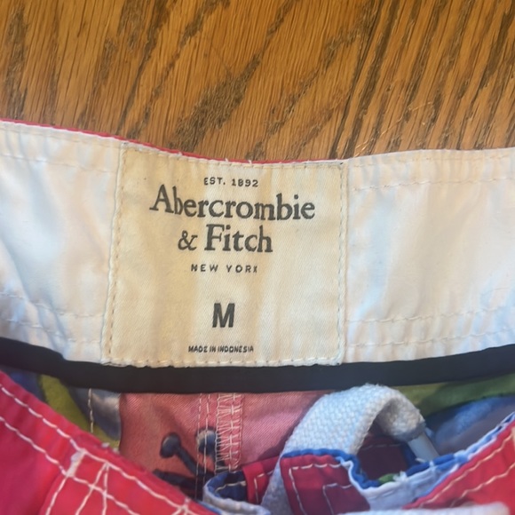 Abercrombie & Fitch board shorts - Picture 2 of 9
